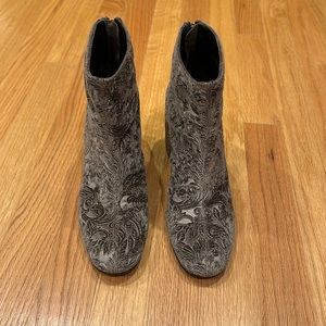 STUART WEITZMAN BACARI ROMANTIC VELVET GREIGE BOOTIE - SIZE 7